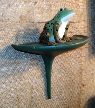 Frog on a Lily Pad - Lifesize -  carvings by Manfred Scheel